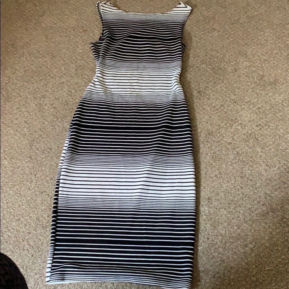 Size M ... bodycon knee length